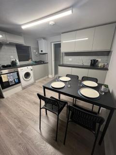 Cozy two bed in Brixton next to station - London - 1