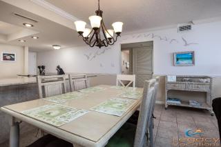 SLT 2052-Beachfront-Close To Everything in Destin! - Destin - 3