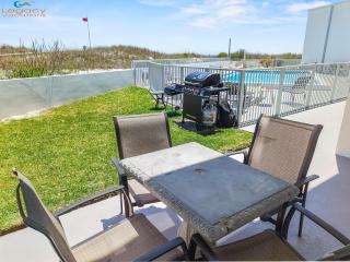 IS7-Cozy 2 Bed Beachfront-Walk Out To The Beach! - Fort Walton Beach - 9