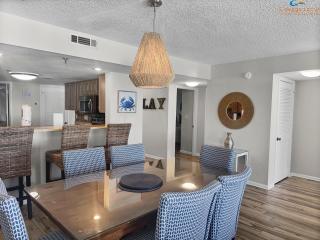 Surf Dweller 408 - 2BD Gulf Front - Beach Service! - Fort Walton Beach - 2