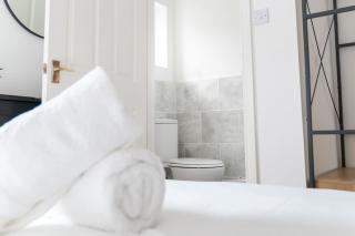 Corner Pin Cottage - 1