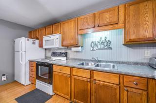 Clear Lake Vacation Rental Walk to City Beach! - Clear Lake - 4