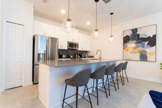 Chic Modern Marvel, Themed Beds, Private Pool - Kissimmee - 2