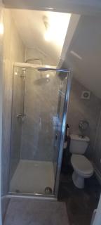 Serene Homes Sheffield, Private Ensuite Velux Room - Hillsborough - 1