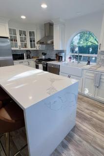 Serene Modern Family Getaway Near Midtown Downtown and Folsom Lake - 4