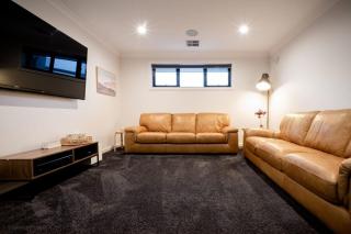 Modern Home for Large Groups or Families - 7