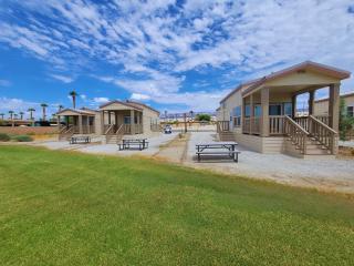 Coachella Lakes RV Resort - 9