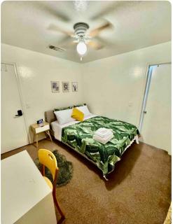Cozy Private room with Shared bathroom Inside a house - Phoenix - 9