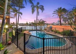 'Sunset Stunner' Palm Springs-Inspired River Oasis - Gold Coast - 8