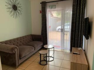 StMabels comfyHome! - Roodepoort - 7