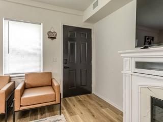 Stylish & Serene Modern Retreat - Bartlesville - 8