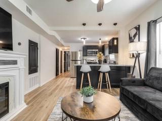 Stylish & Serene Modern Retreat - Bartlesville - 3