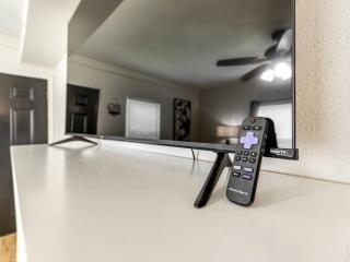 Stylish & Serene Modern Retreat - Bartlesville - 6