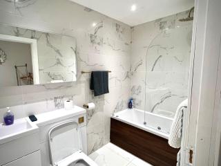 Manhattan Luxury Suites - 2