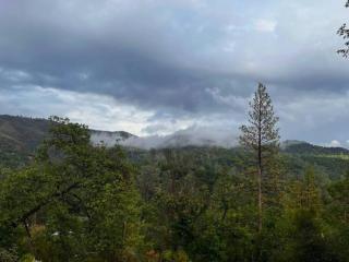 Yosemite's Scenic Hideaway - 8