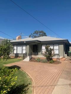 Family home central to everything - Mildura - 0