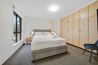 2-Bed with Pool, BBQ, Tennis Court & Parking - Kingston - 8