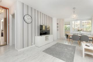 Spacious Family Apartment with 3 Bedrooms in Gdansk by Noclegi Renters - Danzig - 2