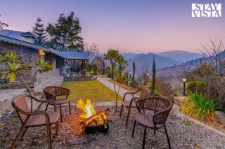 StayVista at Juneo Orchards 3BR with bonfire at Rajgarh Kasauli - 8