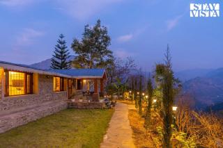 StayVista at Juneo Orchards 3BR with bonfire at Rajgarh Kasauli - 2
