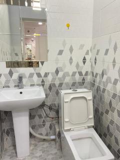 уютная квартира в элитном доме в центре города. Район:Дворец спорта - 4