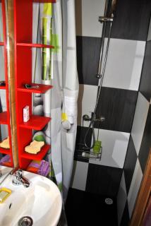 Chambre d'hôte dans Roulotte aménagée tout confort Kitchenette SDB La Fée Favie - 1