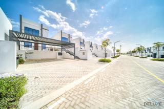 Unbeatable Price, Perfect for Groups with Sea Views by Deluxe Holiday Homes - 9