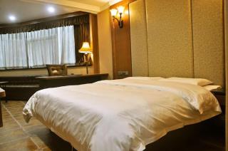 LINCOLN CARNIVAL HOTEL - 2