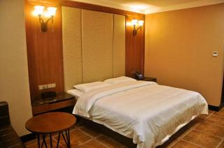 LINCOLN CARNIVAL HOTEL - 1