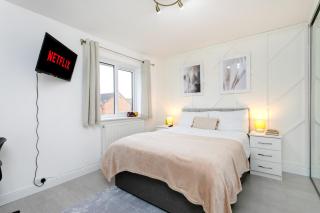 4 Bed House-Parking-WiFi-Smart Tvs in Each Bedroom-Special Rates Available - Peterborough - 3