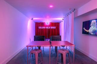 NEW Dollys Dream 12 Beds Downtown Nash Opry Karaoke - Nashville - 7