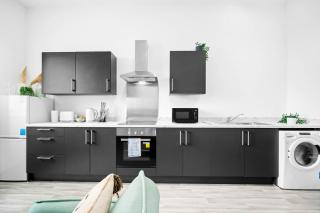 New Apartment - Brierley Hill - Parking - Wifi - Netflix - Top Rated - Excellent Value - 309O - Birmingham - 0