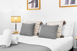 New Apartment - Brierley Hill - Parking - Wifi - Netflix - Top Rated - Excellent Value - 309O - Birmingham - 6