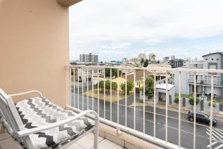 Modern & Secure home, Walking Distance to Beach! - Cidade Do Cabo - 8