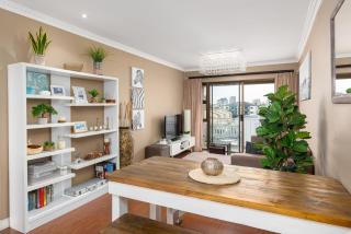 Modern & Secure home, Walking Distance to Beach! - Cidade Do Cabo - 7