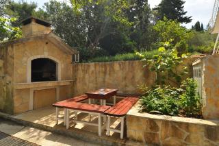 Apartments Tojcic, 1 min walk to the beach - Slatine - 6