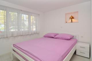 Apartments Tojcic, 1 min walk to the beach - 2