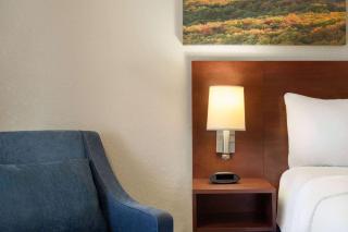 Days Inn by Wyndham Dillon - 3