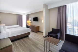La Quinta Inn & Suites by Wyndham Tulsa Downtown - Route 66 - Tulsa - 2