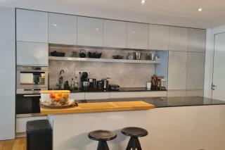 Exceptional calm 3BR, 2.5BA apartment with patio, pool & gym - Prague - 4
