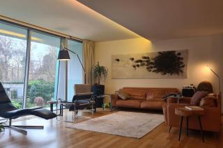 Exceptional calm 3BR, 2.5BA apartment with patio, pool & gym - Prague - 1