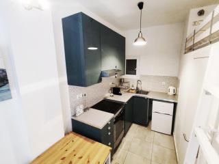 Athenian Dream Studio by YHA - 8