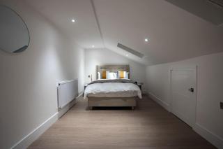 Luxury 6 Bed near city centre with Cinema Room & games room plus 5 bathrooms - 1