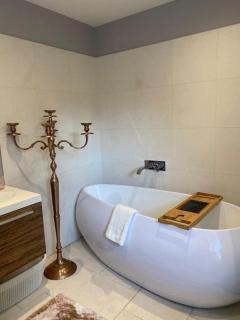 Fairytale Garden House - Next to Victoria Station & Pet Friendly - 1