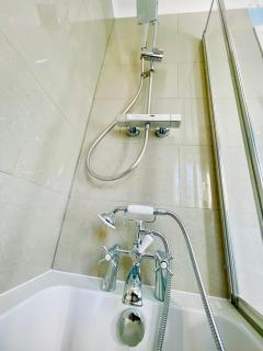 Tanglewood Close, 3 Bedroom house, Abergavenny with private parking, - 2