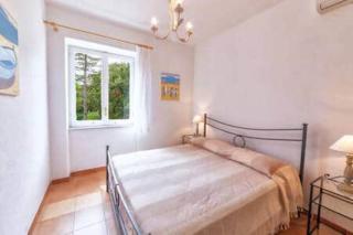 Ischia-Forio-Punta Caruso-La Grille du coq-villa 4 il prezzo della villa è riferito all'intero alloggio con il limite delle persone previste n 6 - 6