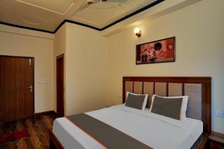 Collection O Trihans Mantion Hotel - Noida - 4