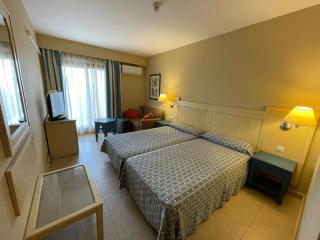 URB. JARDINES DE ISLA CANELA PRIMERA PLANTA - 4