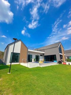 TRE Khaoyai Pool Villa ทรีเขาใหญ่ พูลวิลล่า - 0