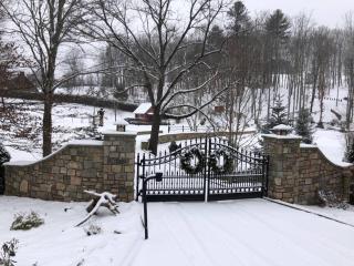 LUXURY!! Hot Tub, Pool Table, River & Petting zoo? - Sugar Grove - 7